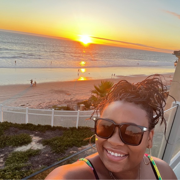 Meet your Posher, Nesha - Picture 3 of 3